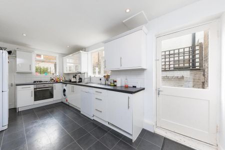 3 bedroom terraced house to rent - Photo 2
