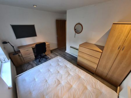 3 bedroom apartment to rent - Photo 3