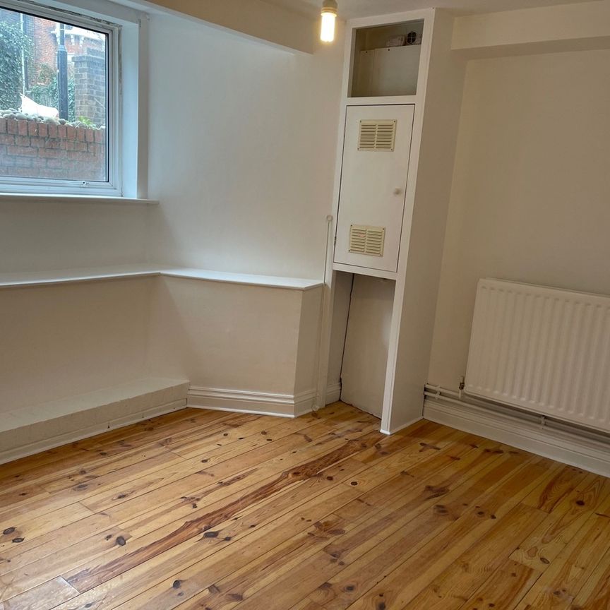 2 Bed Flat, Mount View Road, N4 - Photo 1