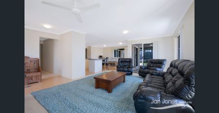 LARGE FAMILY HOME WITH BOAT/CARAVAN ACCESS! - Photo 2