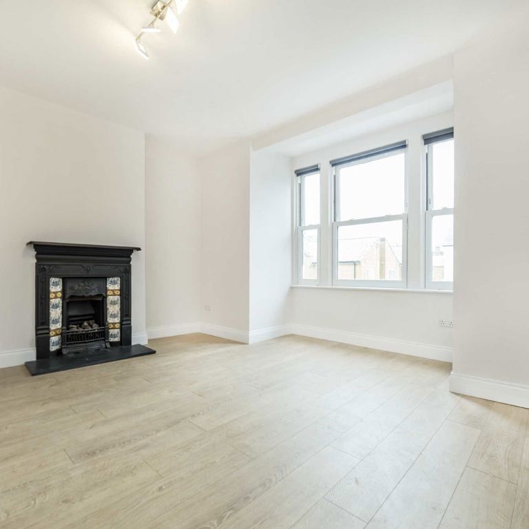 Florence Road, W4 5DP, London - Photo 1