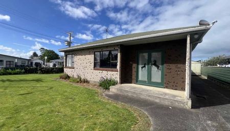 Prime High Street Location - Photo 3