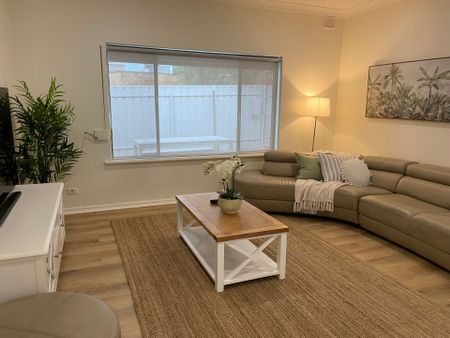 Stunning 3 Bedroom Renovated Unit - Photo 3
