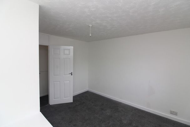 3 Bedroom Mid Terraced House - Photo 1