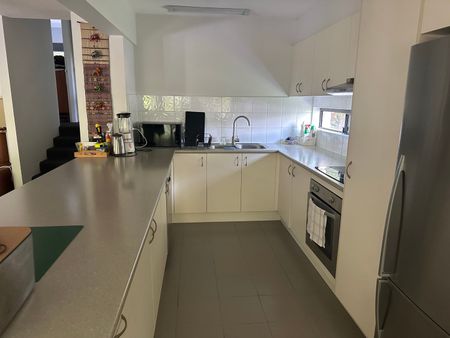 Broadbeach Waters - Photo 5