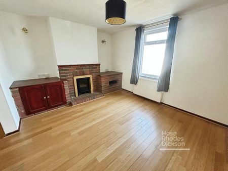 3 bedroom semi-detached house to rent - Photo 5