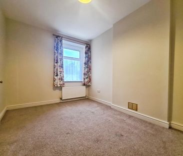2 bedroom end of terrace house to rent - Photo 2