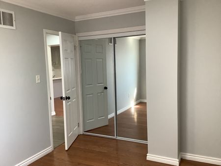 For Lease - 17 Dunsmore Lane, Barrie, Ontario - Photo 4