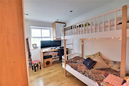 Ladys Close, Watford - Photo 3