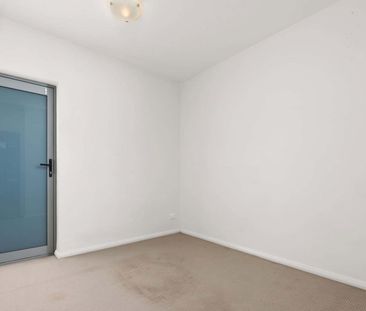 Comfortable & Convenient 2-Bed Unit – Gungahlin - Photo 3