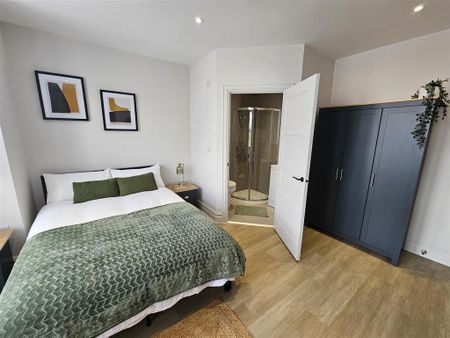 1 bedroom in a house share to rent - Photo 2