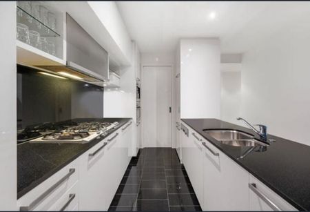 Elevate Your Lifestyle with Panoramic City Views - Photo 4