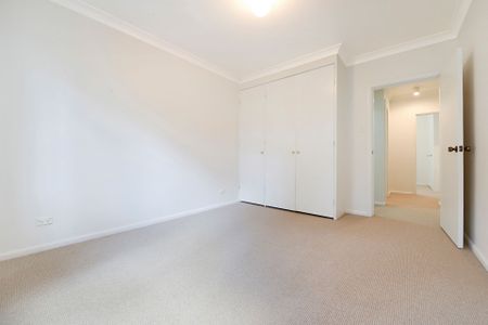 Delightful & Quiet 2 Bedroom Apartment with Garage - Photo 3