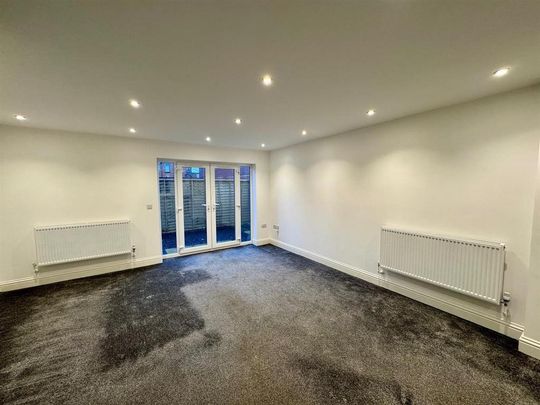 3 bedroom semi-detached bungalow to rent - Photo 1