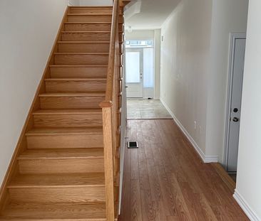For Lease - 34 Durham Avenue, Barrie, Ontario - Photo 2