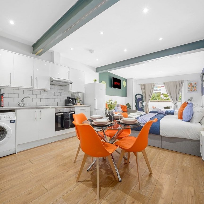 Studio Flat, Roman Road, E3 - Photo 1