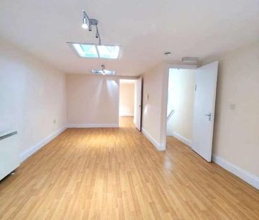 North Parade, Edgware, HA8 - Photo 4