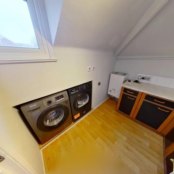 4 bedroom flat to rent - Photo 1