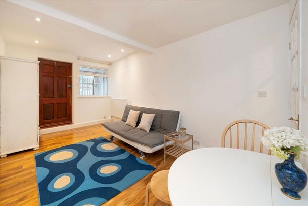 Studio to rent - Photo 1