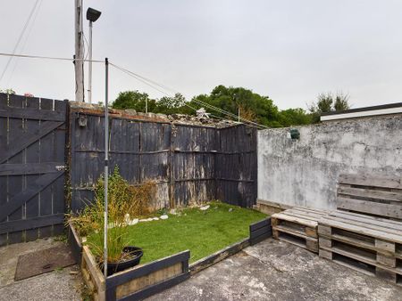 2 bedroom terraced house to rent - Photo 2