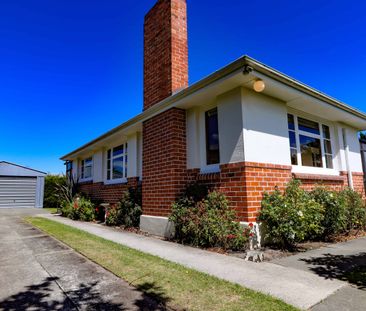 Family Living in Watlington - Photo 5