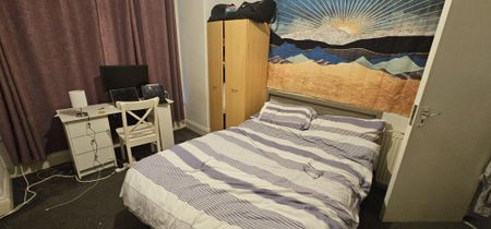 5 Bed - 10 Hessle Terrace, Hyde Park, Leeds - LS6 1EQ - Student - Photo 2