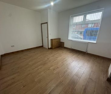 3 bedroom end of terrace house to rent - Photo 1