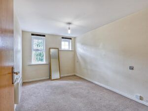 2 BEDROOM Apartment - First Floor - Photo 2
