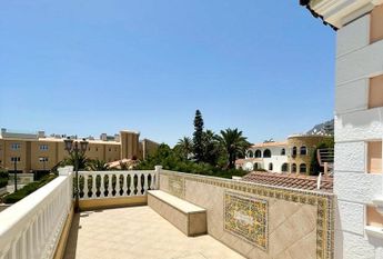 LONG TERM RENTAL. Spacious villa with 6 bedrooms for rent.