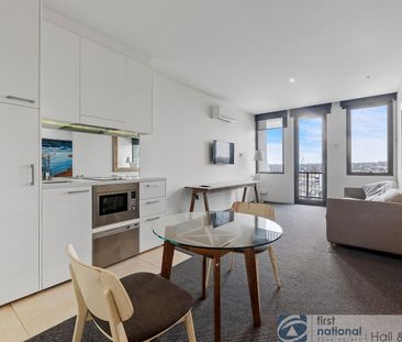 Beachside living! No parking BUT fully Furnished Apartment! - Photo 2