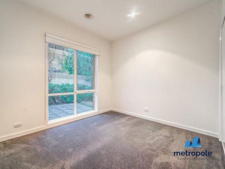 2/6 Howard Avenue, MOUNT WAVERLEY, VIC - Photo 3