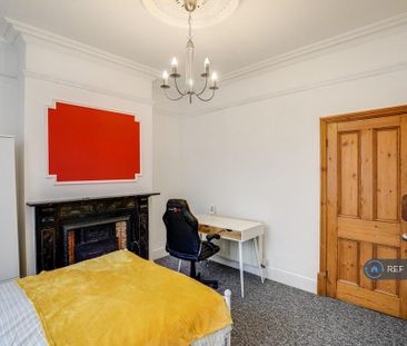 1 bedroom in a house share to rent - Photo 2