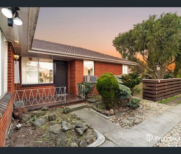 10 Laurus Court, Dandenong North VIC 3175 - Photo 2