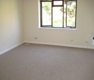 1 bedroom ground floor flat to rent - Photo 1