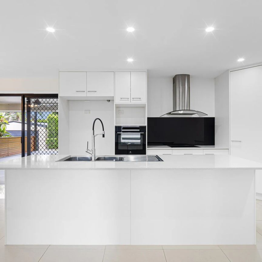 Mineral Pool, Immaculate Grounds, Double garage and shed - Lawn maintenance included! - Photo 1