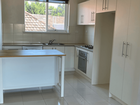 Unit 5, 13 Hartpury Avenue, Elwood, VIC - Photo 4