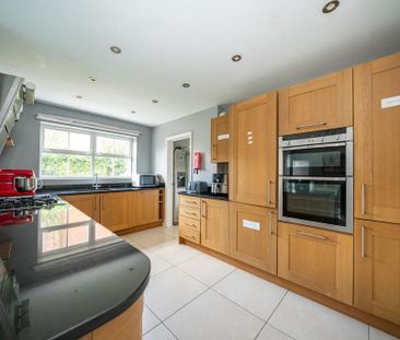4 bedroom detached house to rent - Photo 6