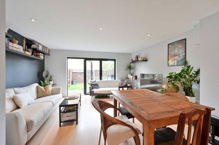 3 bedroom terraced house to rent - Photo 2