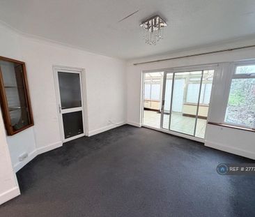 5 bedroom detached house to rent - Photo 2