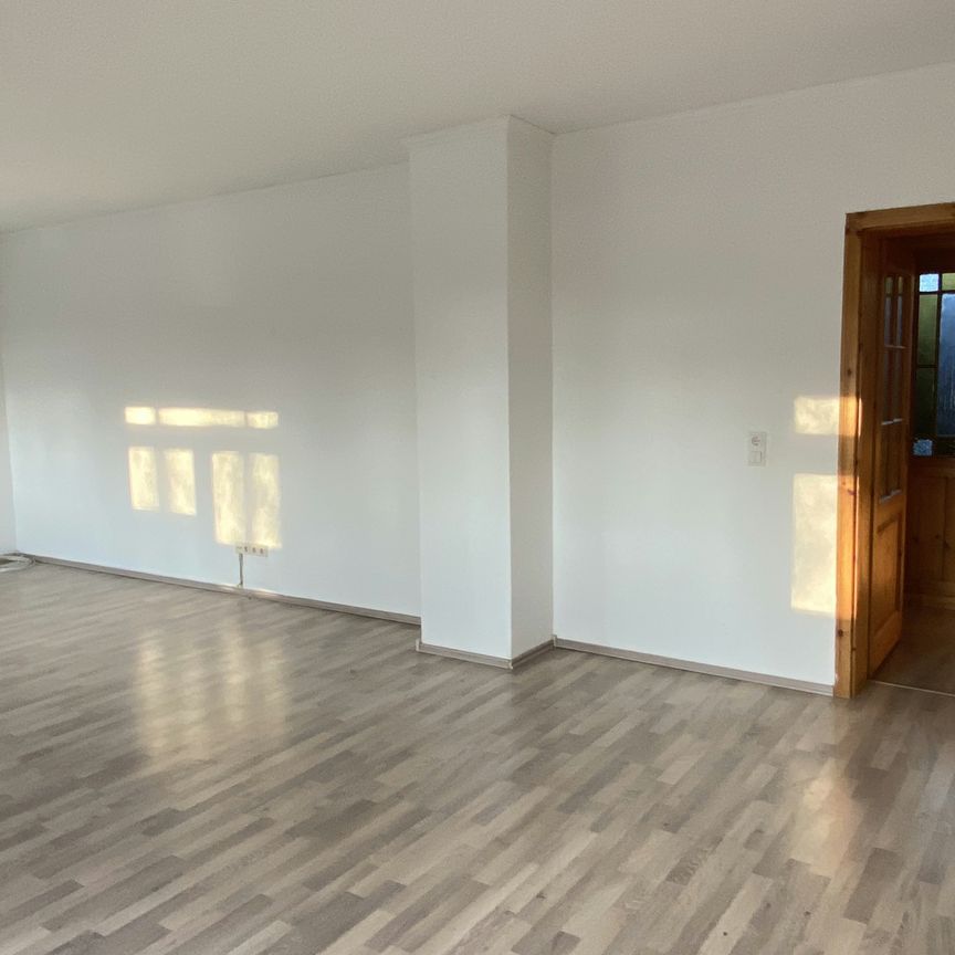 Über wenige Stufen in Ihr neues Zuhause - Photo 1