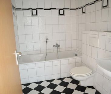 Schöne 2-Raum-Wohnung mit EBK in ruhiger Lage ! - Photo 5