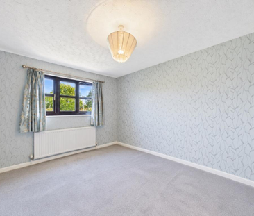 4 bedroom detached house to rent - Photo 2