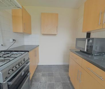 5 bedroom semi-detached house to rent - Photo 3