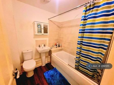 1 bedroom in a house share to rent - Photo 4