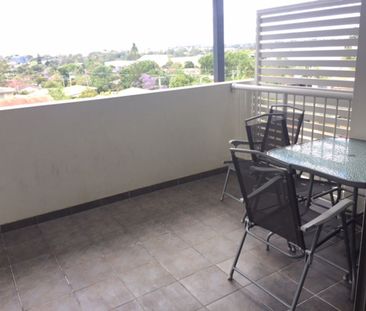 Fully Furnished Modern 2-Bedroom Apartment in Prime Location - Photo 4