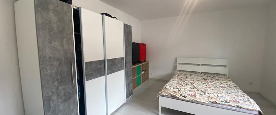 Großes möbliertes ZIMMER, ZENTRAL in WdS ab 01.01.26 / 01.02.26 - Photo 1