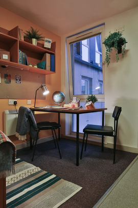 1 bedroom in a flat share to rent - Photo 1