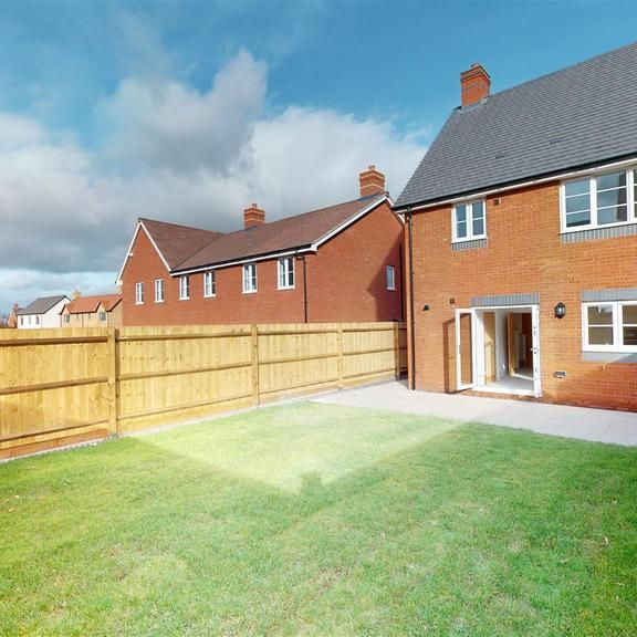 3 bedroom semi-detached house to rent - Photo 1