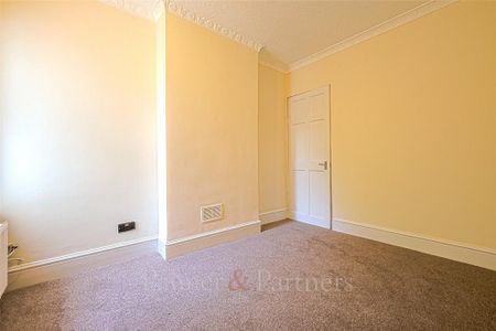 2 bedroom end of terrace house to rent - Photo 3