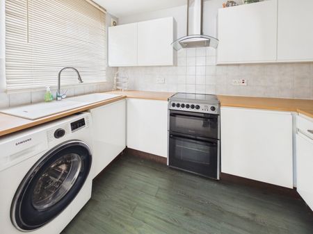 High Street, Colnbrook, Slough,SL3 - Photo 4